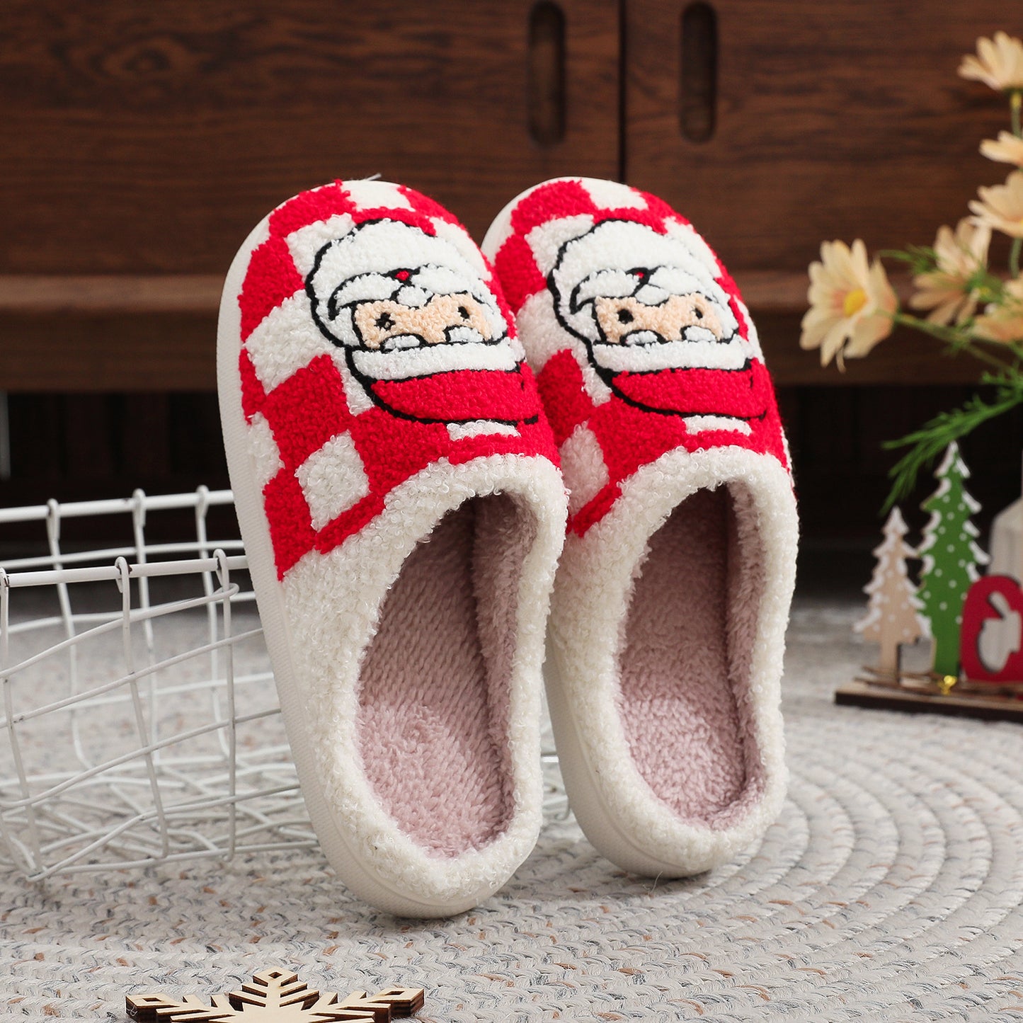 Cozy Christmas Plaid Santa Slippers – Fuzzy, Non-Slip Winter Shoes for Women!